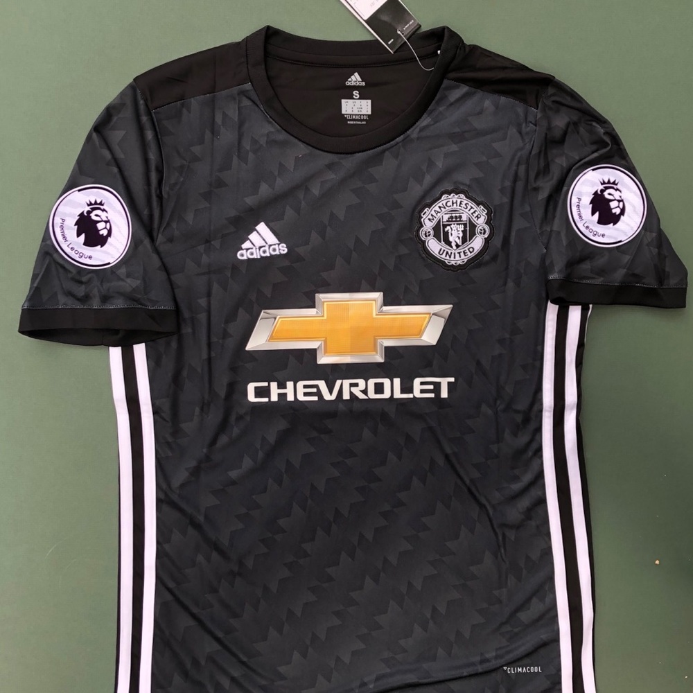 Manchester United Soccer Jersey # 211-4 - Picture 2 of 6